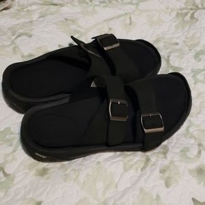 Bite sandals, orthotics